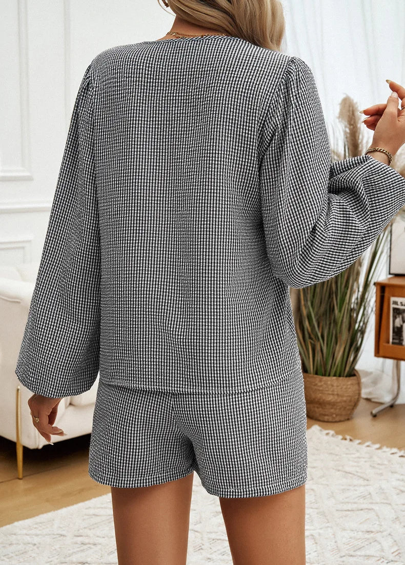 Europe and the new autumn and winter fashion women's casual loose striped cardigan long sleeve shorts suit