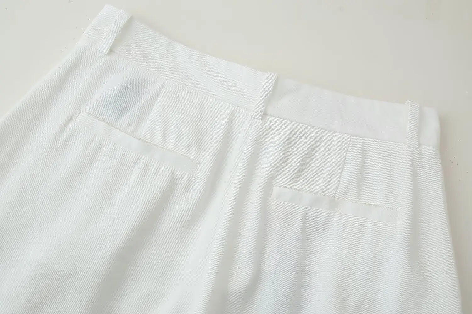 TRAFZA Women Pants Suit White Hanging Neck Collar Knot Decoration Top+Chic High Waist Side Pocket Zipper Pleated Wide-Leg Pants