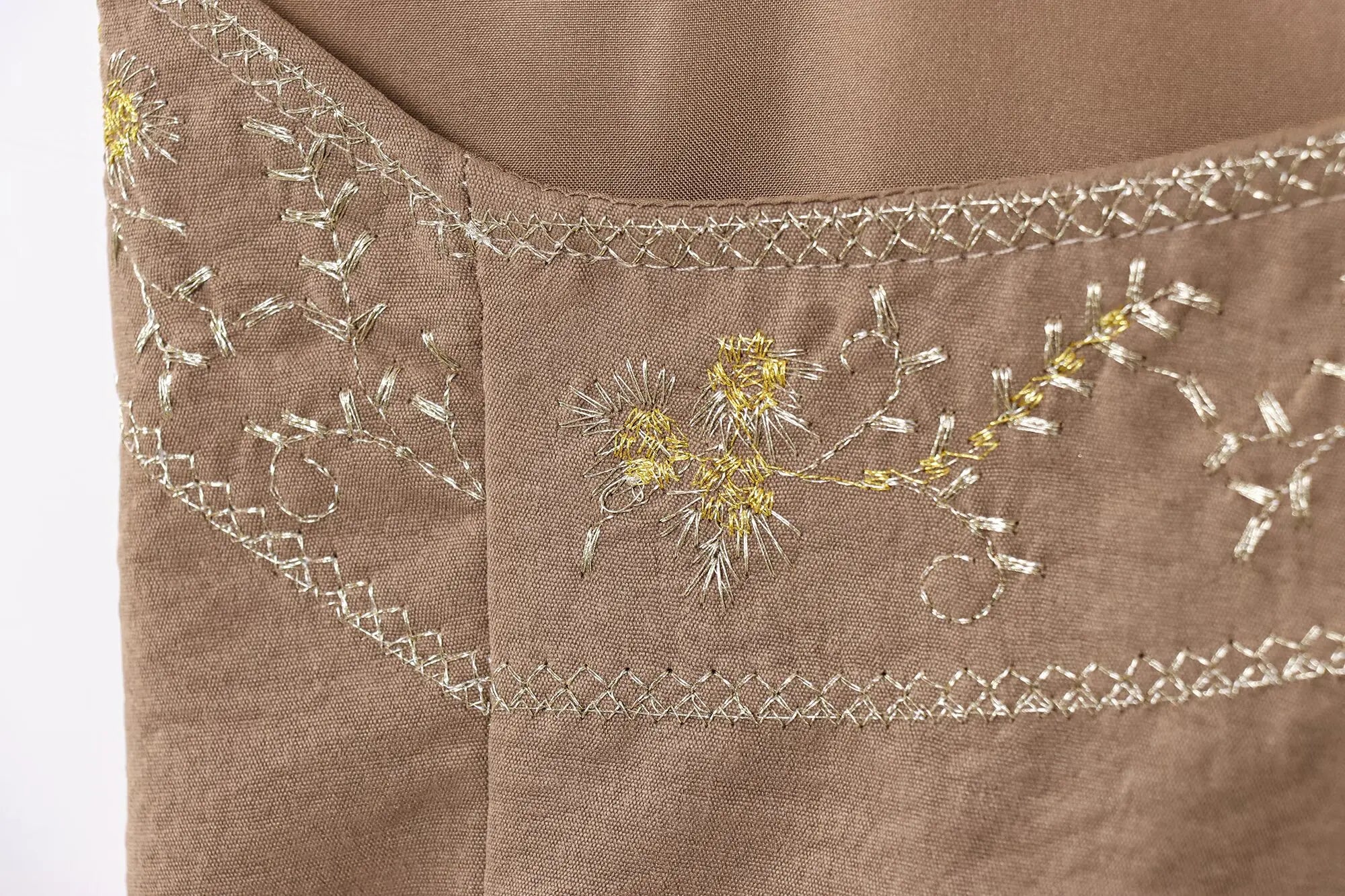TRAFZA Female Summer Sexy Sling Tops Light Brown V-Neck Sleeveless Embroidery Lace-Up Decoration Women's Fashion Short Tops