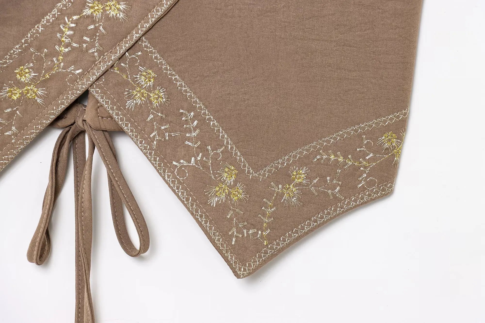 TRAFZA Female Summer Sexy Sling Tops Light Brown V-Neck Sleeveless Embroidery Lace-Up Decoration Women's Fashion Short Tops