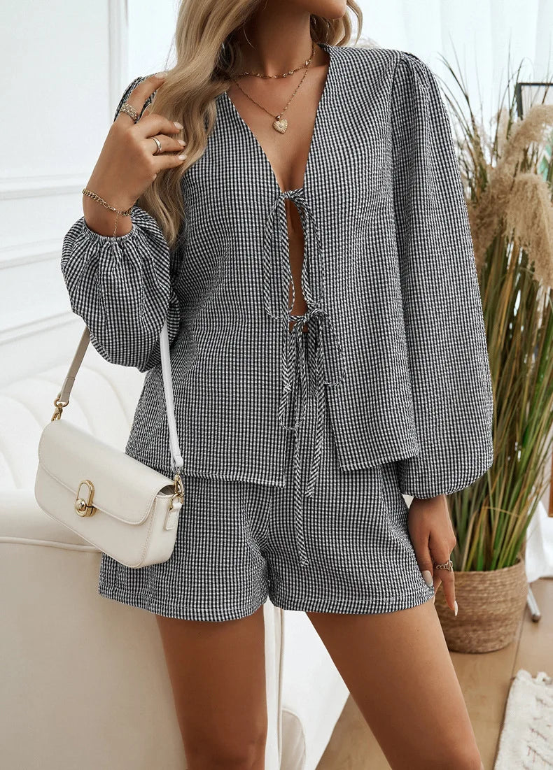 Europe and the new autumn and winter fashion women's casual loose striped cardigan long sleeve shorts suit