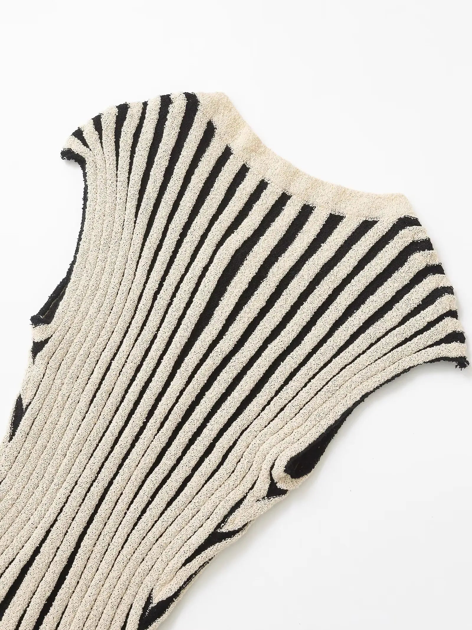 PB&ZA2025 Summer New Women's Striped Cut Drop Shoulder Sleeveless Knitted Jacket Top + Spliced Cut Knitted Casual Pants