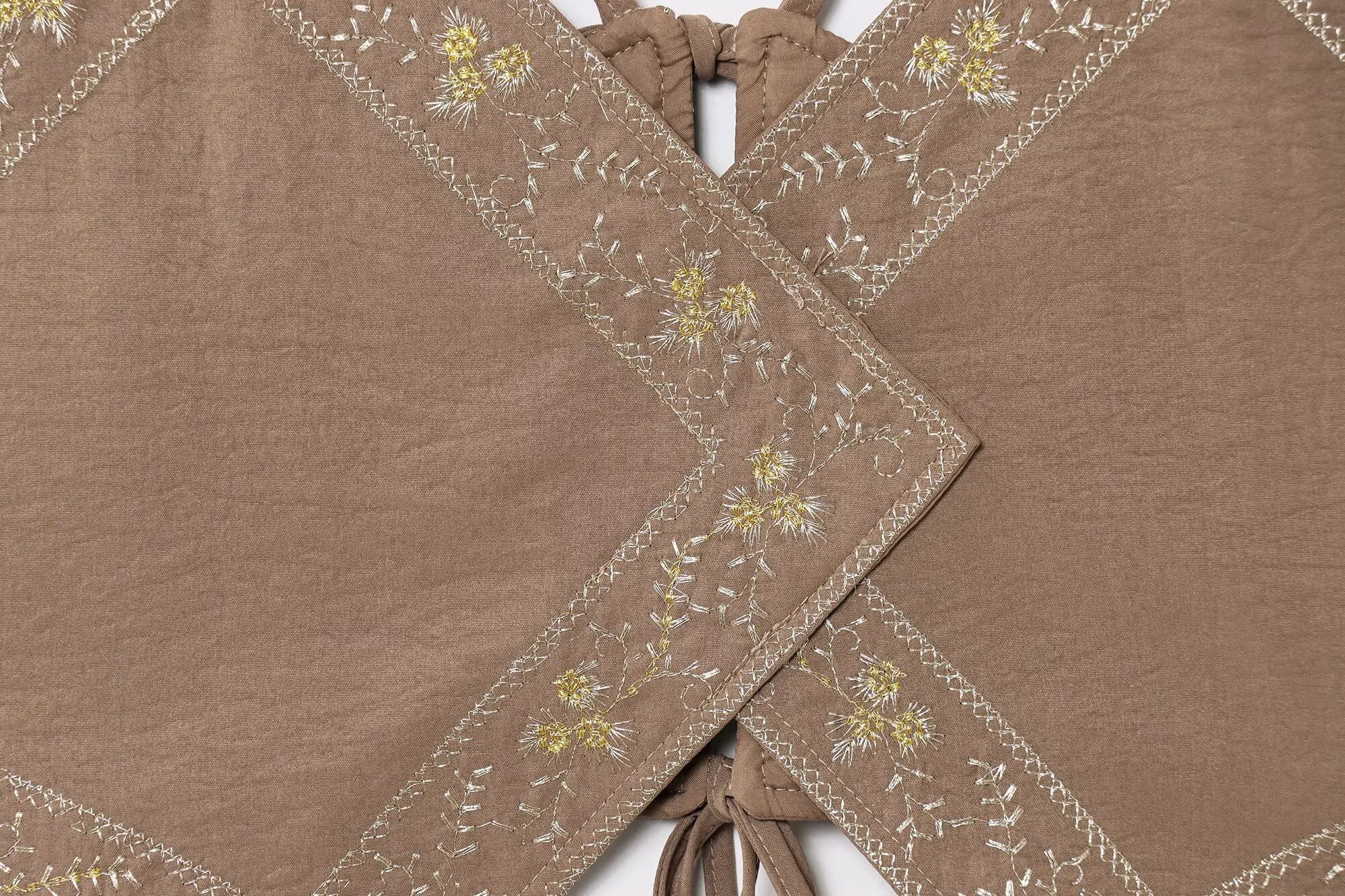 TRAFZA Female Summer Sexy Sling Tops Light Brown V-Neck Sleeveless Embroidery Lace-Up Decoration Women's Fashion Short Tops