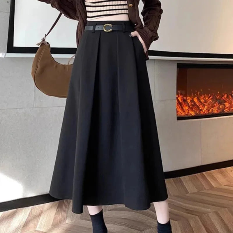 Sleek Woolen Pocket Skirt - Summer 2025 Elegance
