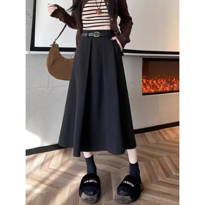 Sleek Woolen Pocket Skirt - Summer 2025 Elegance