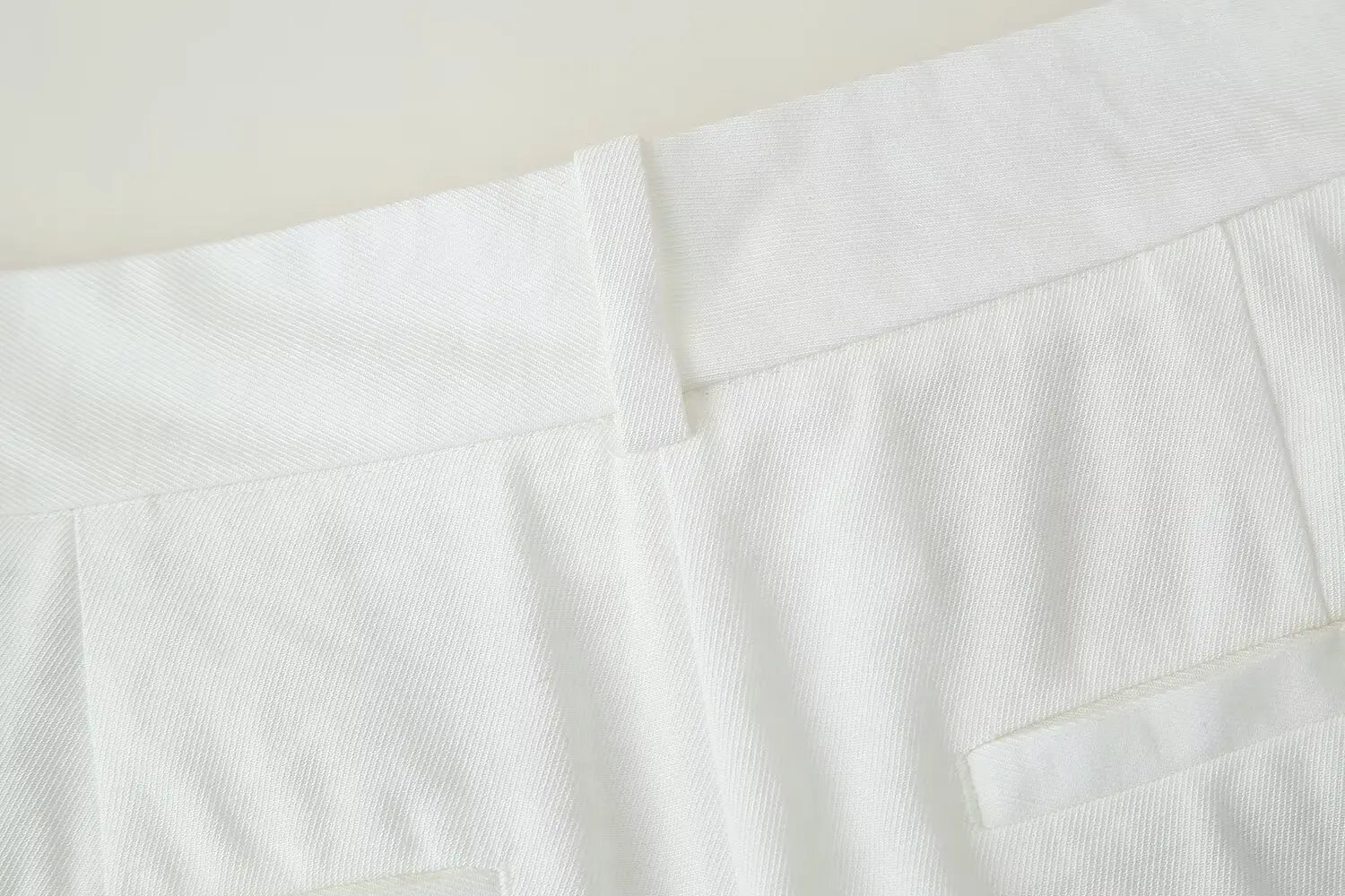 TRAFZA Women Pants Suit White Hanging Neck Collar Knot Decoration Top+Chic High Waist Side Pocket Zipper Pleated Wide-Leg Pants