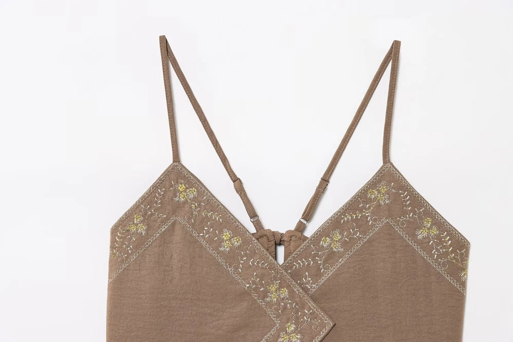 TRAFZA Female Summer Sexy Sling Tops Light Brown V-Neck Sleeveless Embroidery Lace-Up Decoration Women's Fashion Short Tops