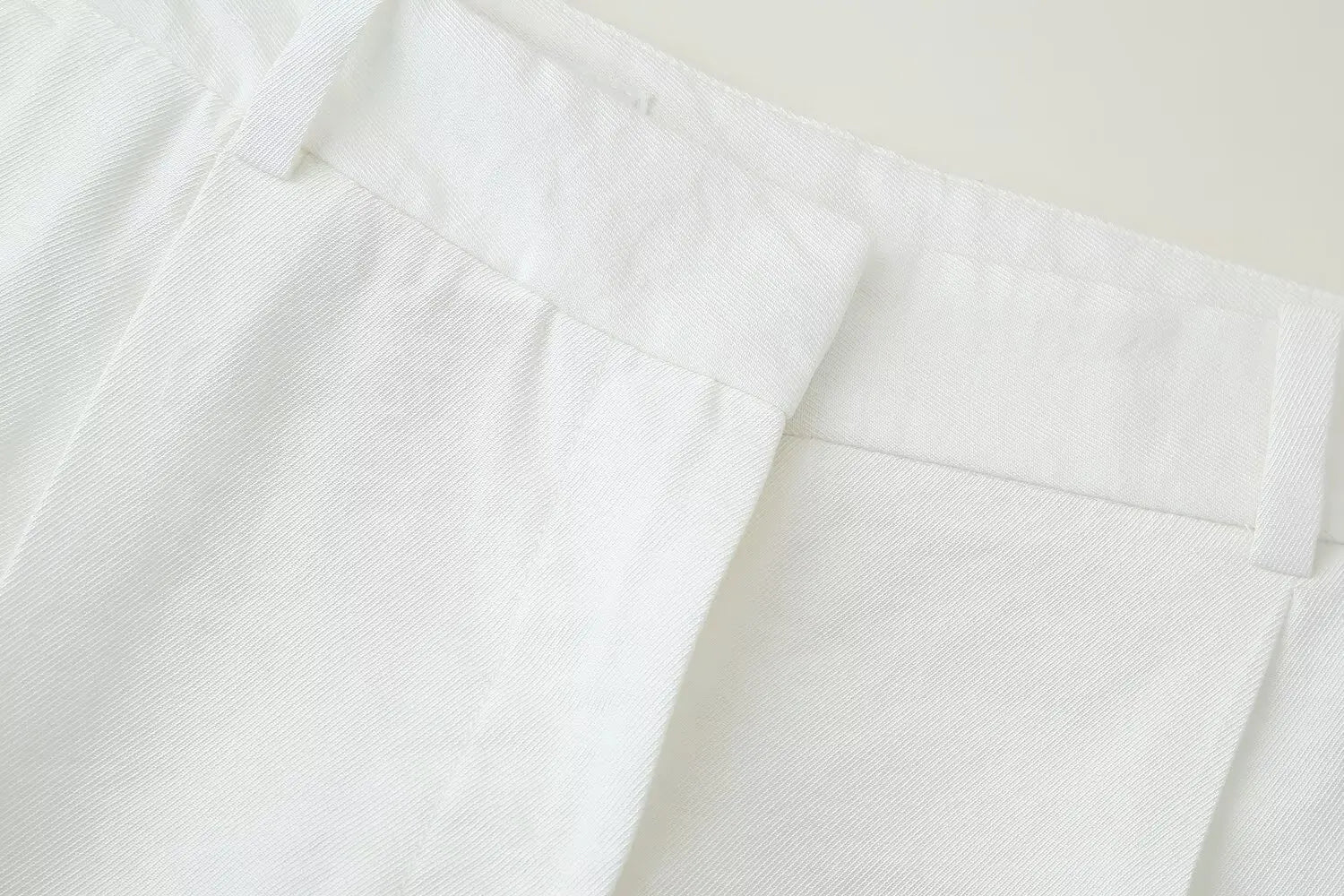 TRAFZA Women Pants Suit White Hanging Neck Collar Knot Decoration Top+Chic High Waist Side Pocket Zipper Pleated Wide-Leg Pants
